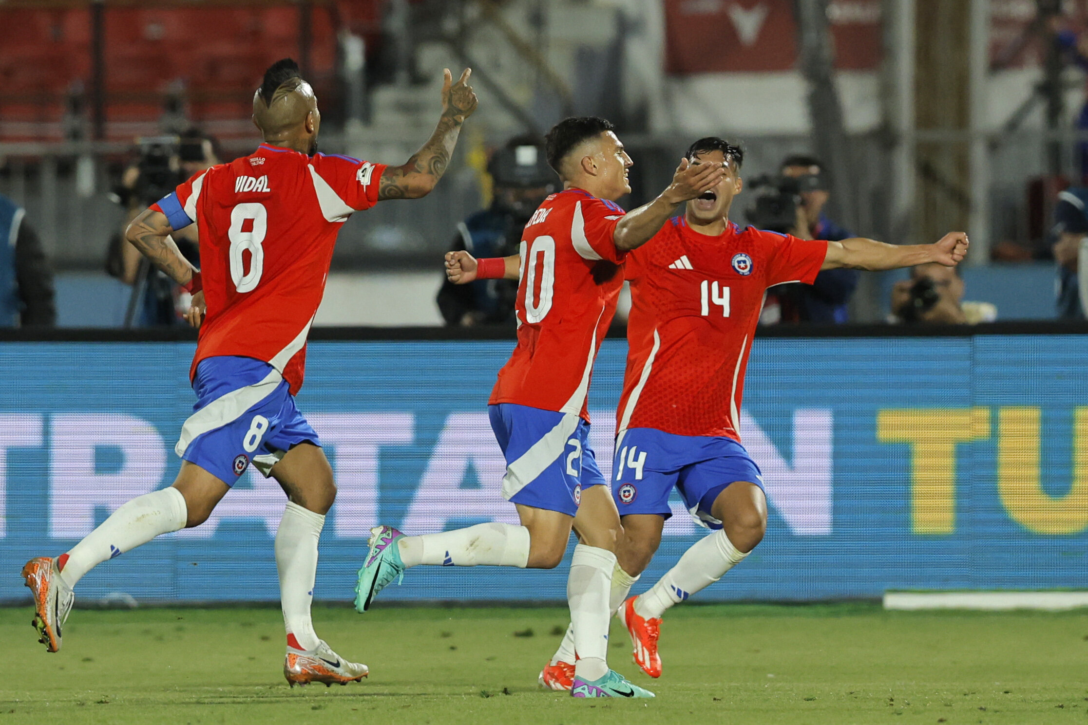 Chile remontó ante Venezuela y consiguió 3 unidades vitales