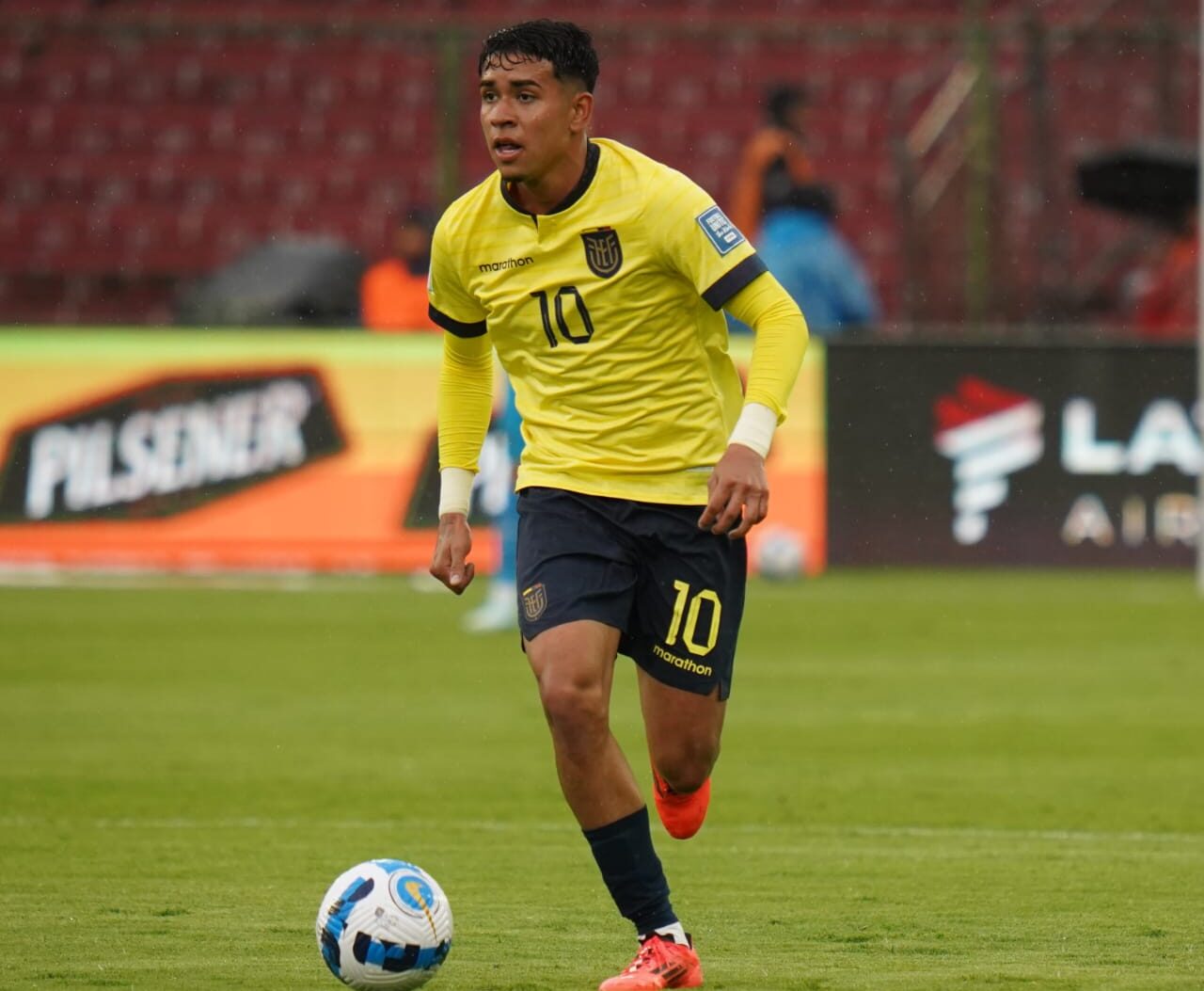 Ecuador enfrenta a Bolivia con tres jugadores al borde de la suspensión