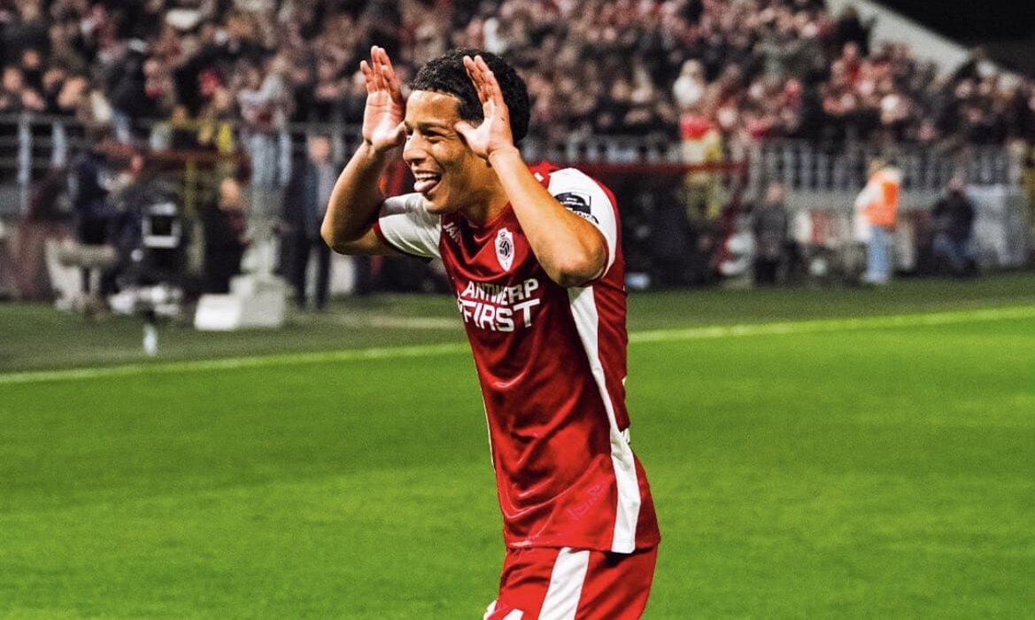 Anthony Valencia y el Royal Antwerp consiguieron una victoria agónica ante el KVC Westerlo