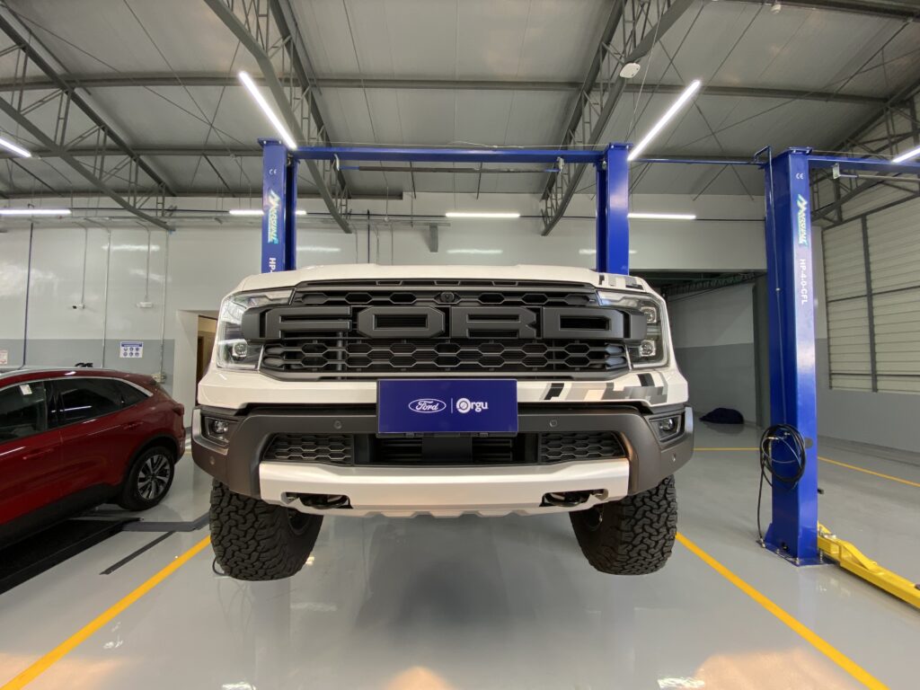 Orgu Ford abrió un moderno concesionario en Tumbaco