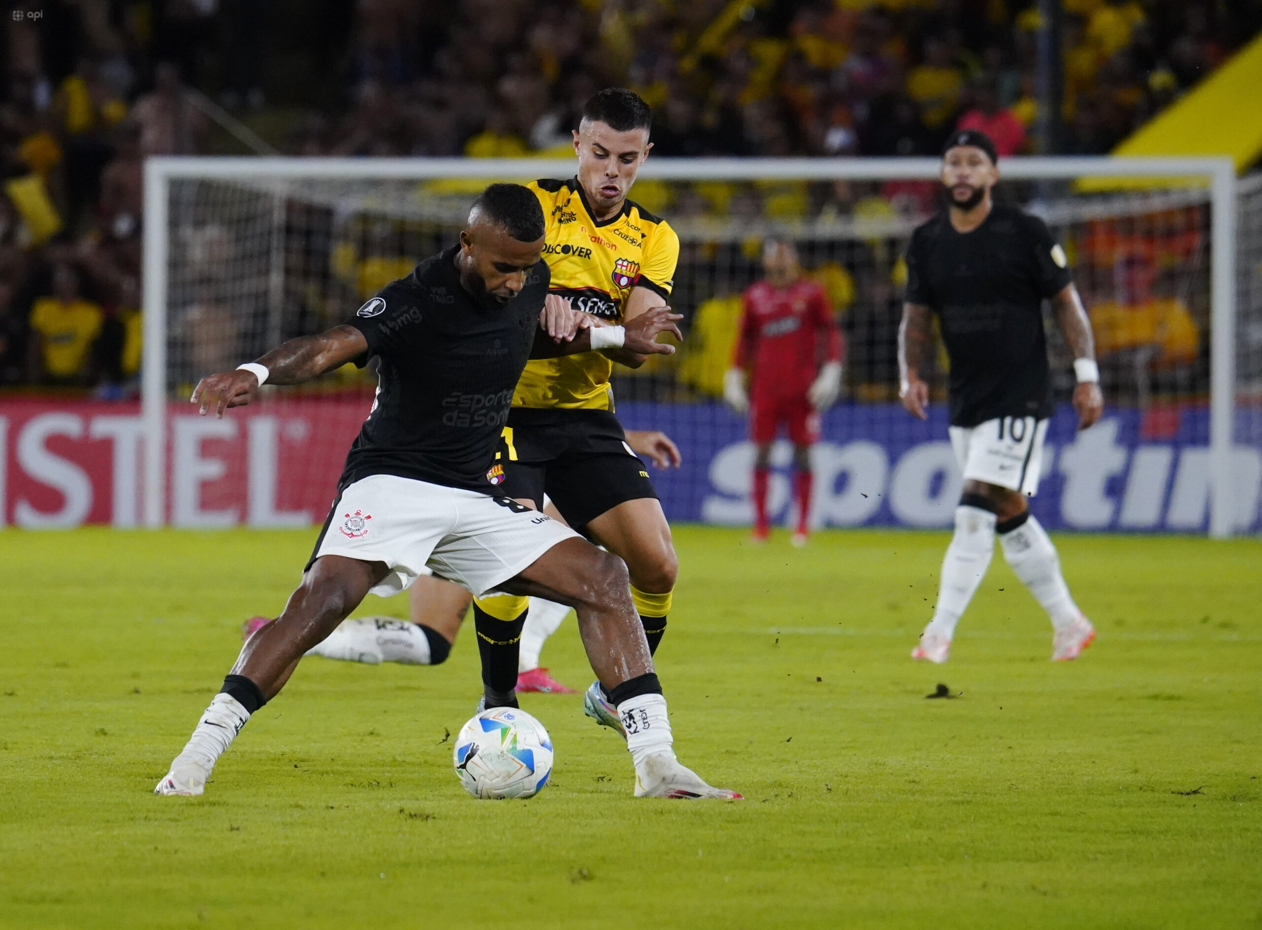 Barcelona quiere sellar su pase en Libertadores ante Corinthians