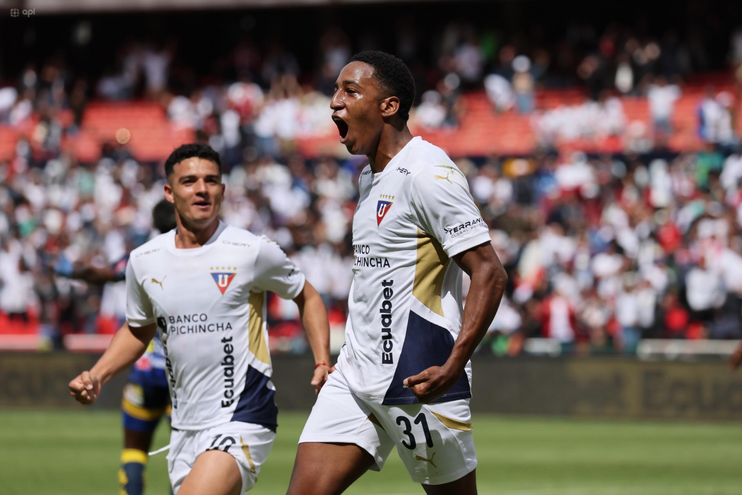 Liga golea en casa a Delfin