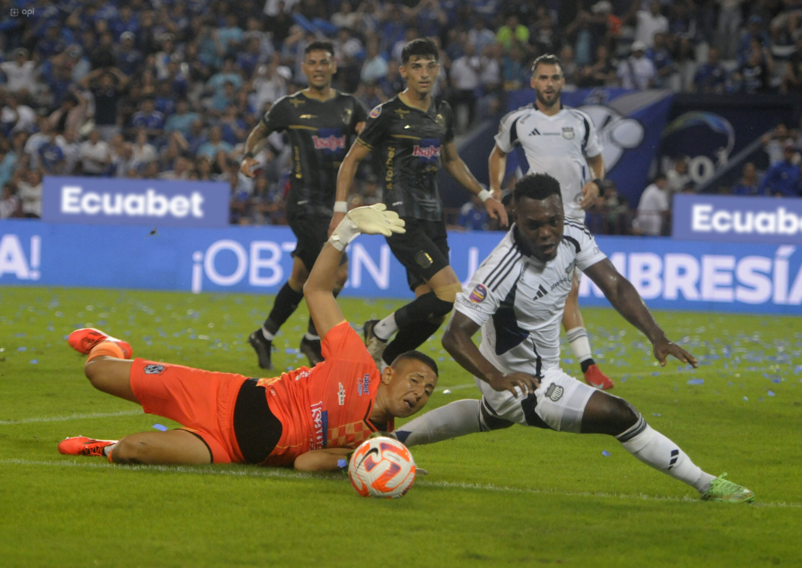 Emelec no pudo con Manta y terminó igualando en el Capwell