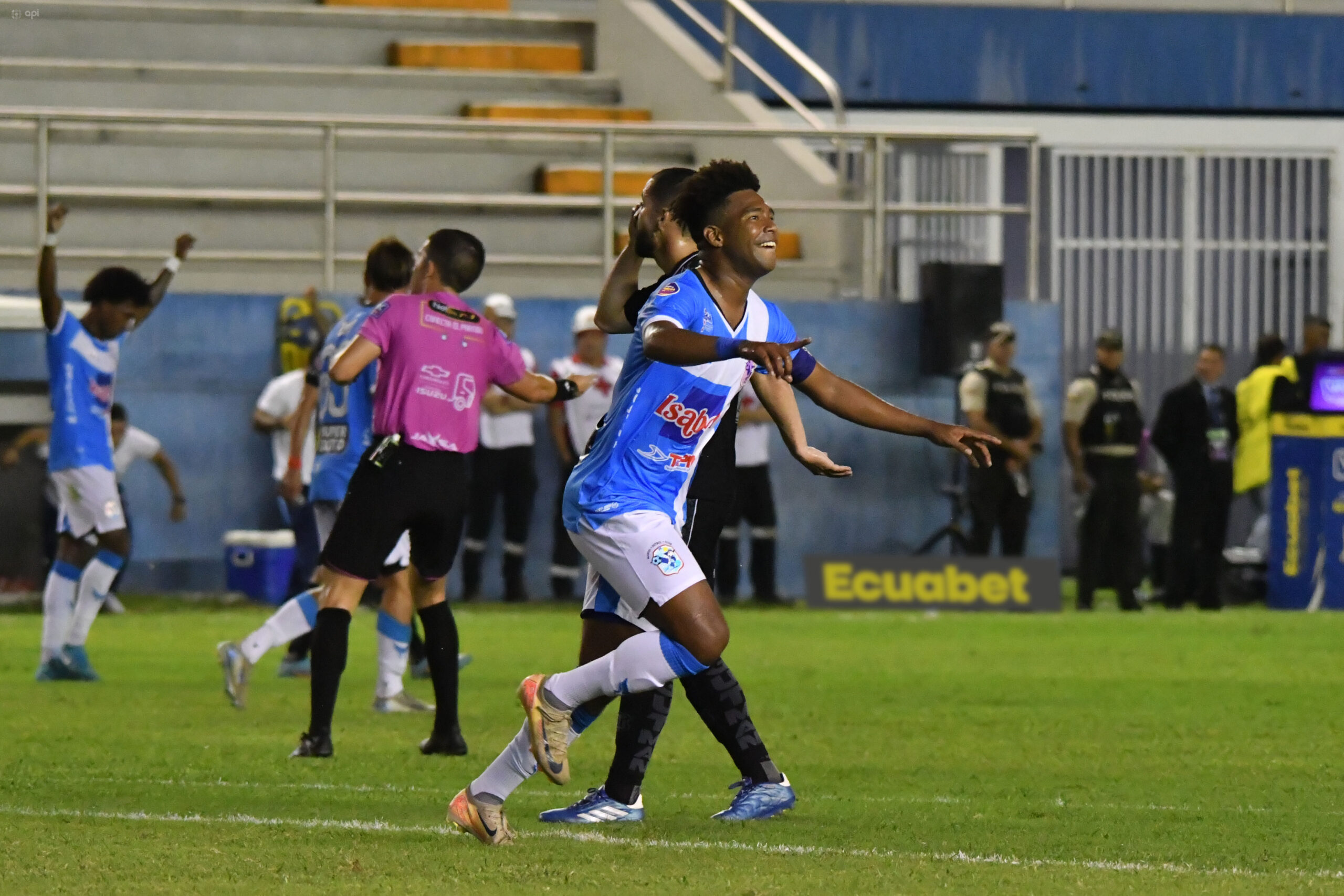 Manta rescató la victoria sobre la hora ante Técnico Universitario
