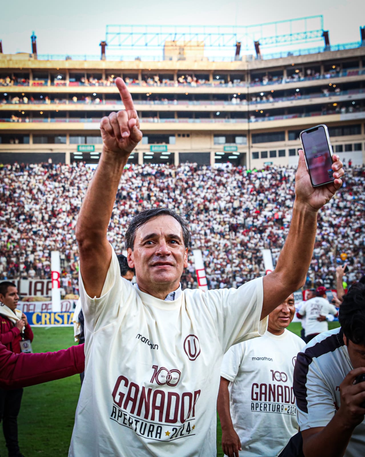 Universitario confirma la salida de Fabián Bustos