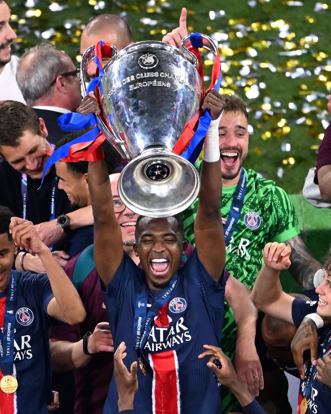El PSG de Pacho arrasó al Inter y se coronó campeón de la Champions ...