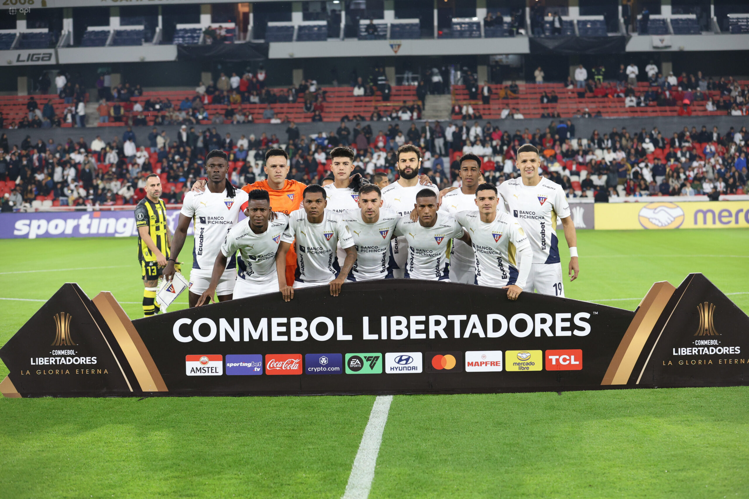 Liga va en busca del triunfo para seguir con vida en la Libertadores