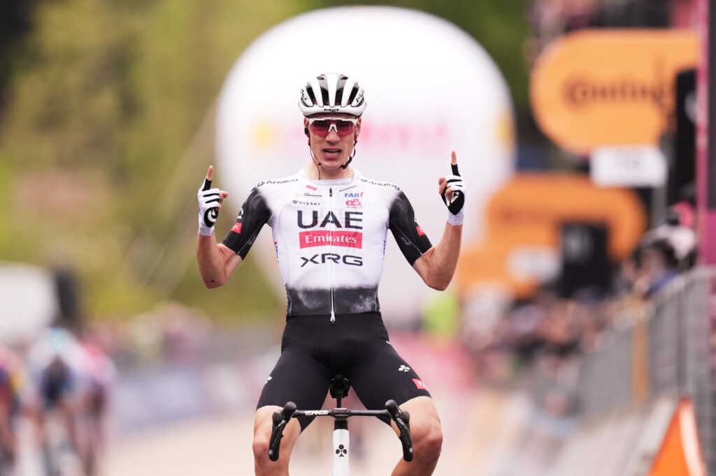 Carapaz se mete al ‘top ten’ del Giro de Italia y Ayuso gana la etapa 7
