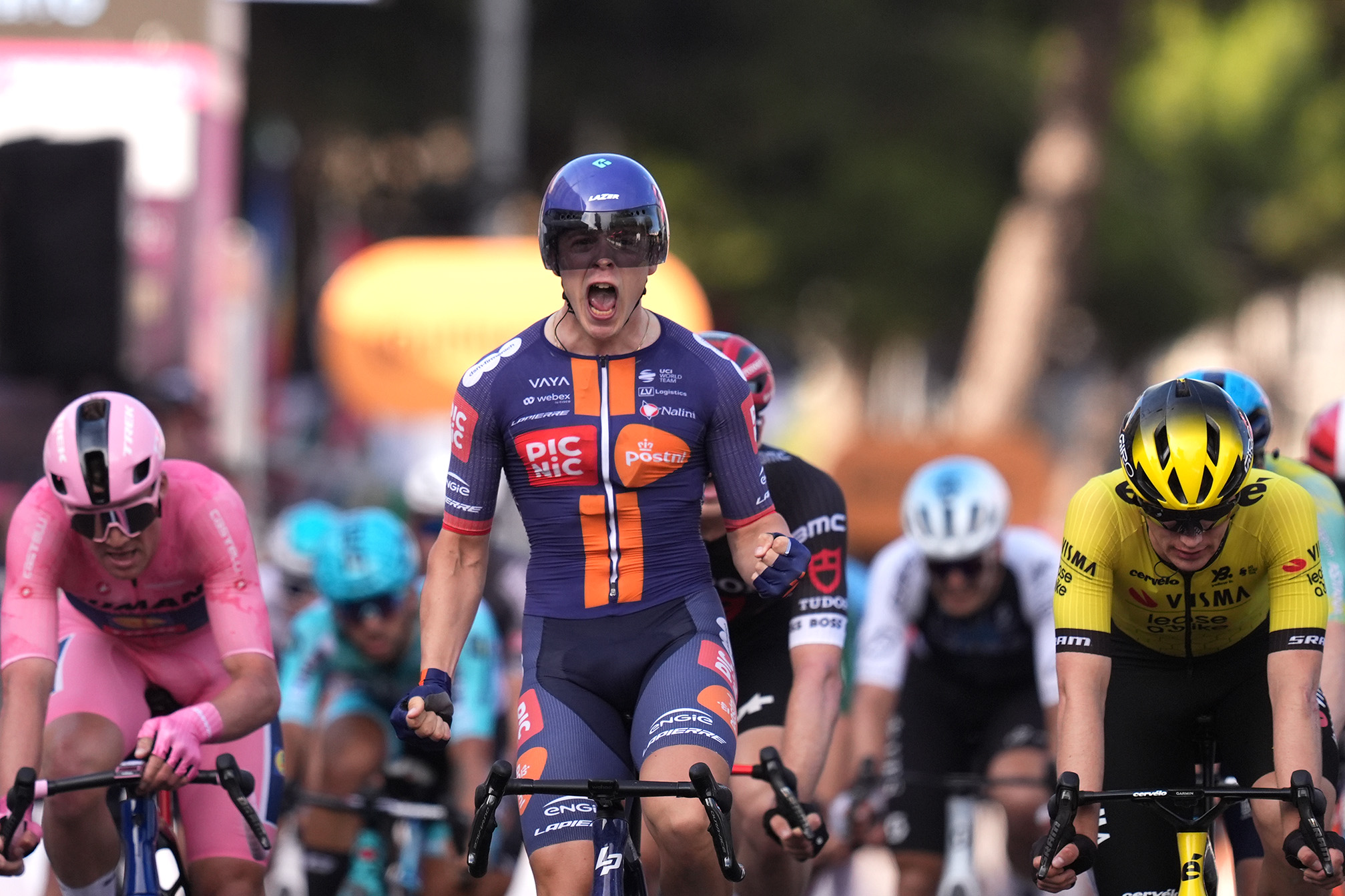 Casper van Uden se queda con la 4.ª Etapa y Mads Pedersen se mantiene como líder