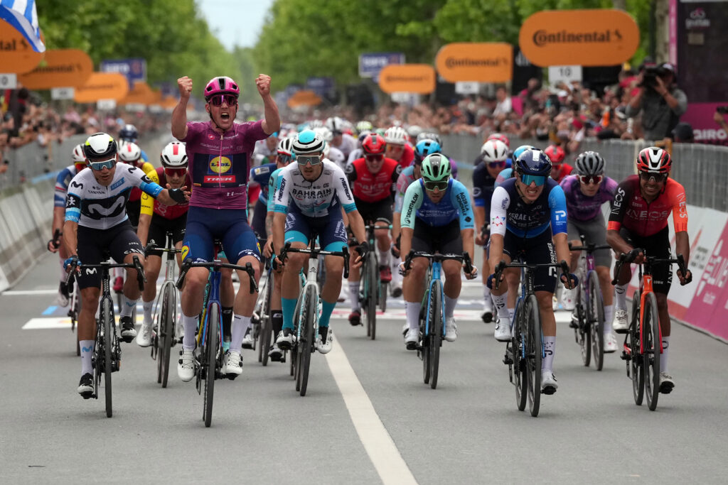 Mads Pedersen se lleva la etapa 3 del Giro de Italia