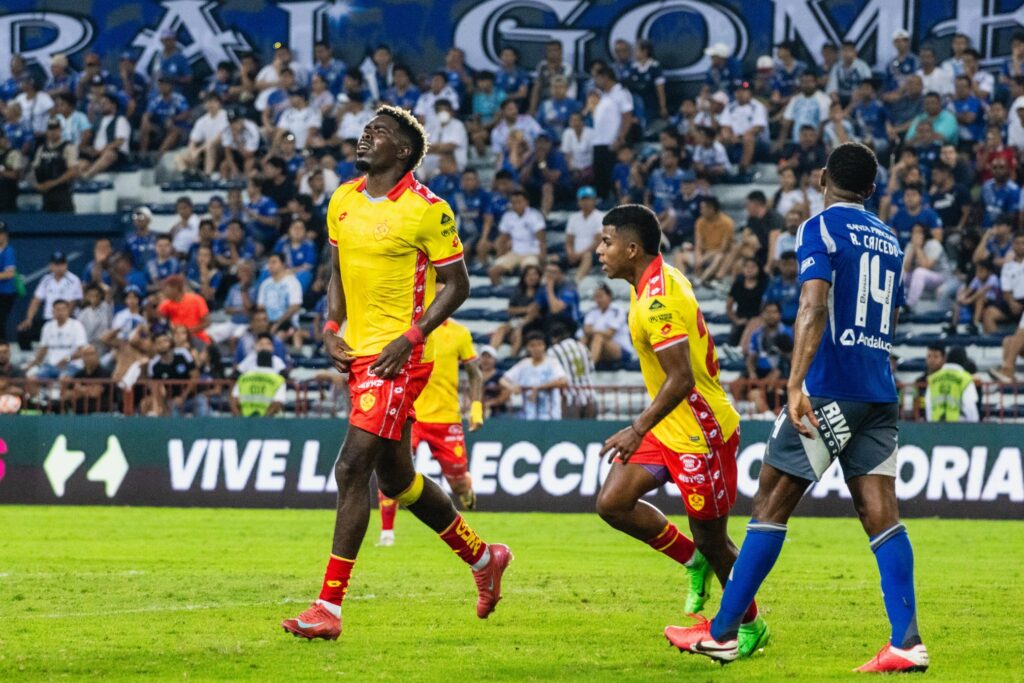 Michael Carcelén resolvió el duelo y le brindó los 3 puntos a Aucas