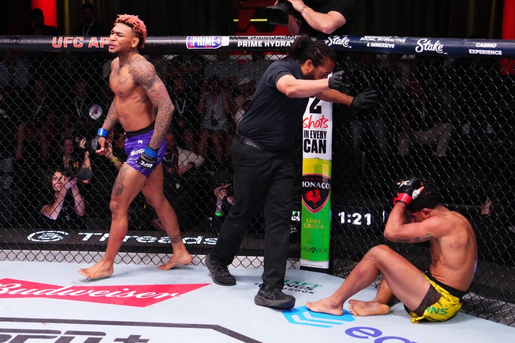 Michael Morales supera en el primer asalto a Gilbert Burns y gana por TKO