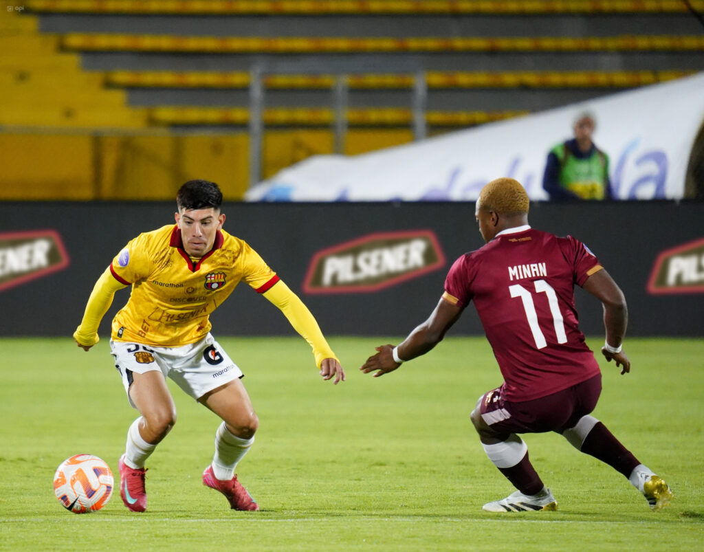 Barcelona SC ganó sobre la hora ante un duro Vinotinto