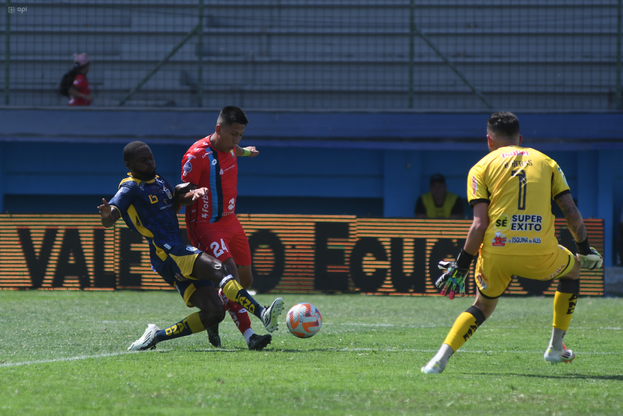 Delfín y El Nacional abrieron el segundo hexagonal con un apasionante empate