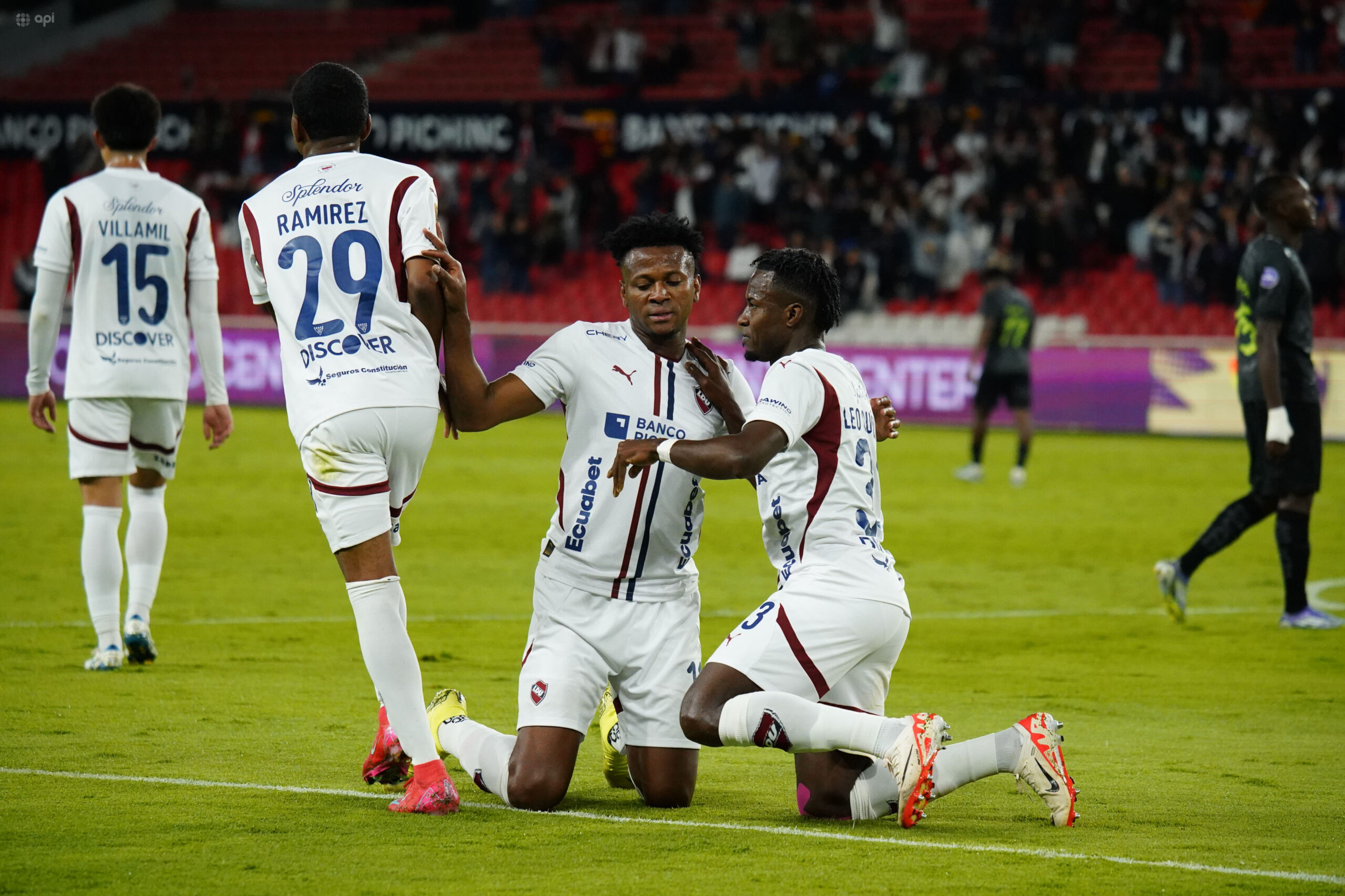 Liga Deportiva Universitaria goleó a Orense y tomó el segundo lugar