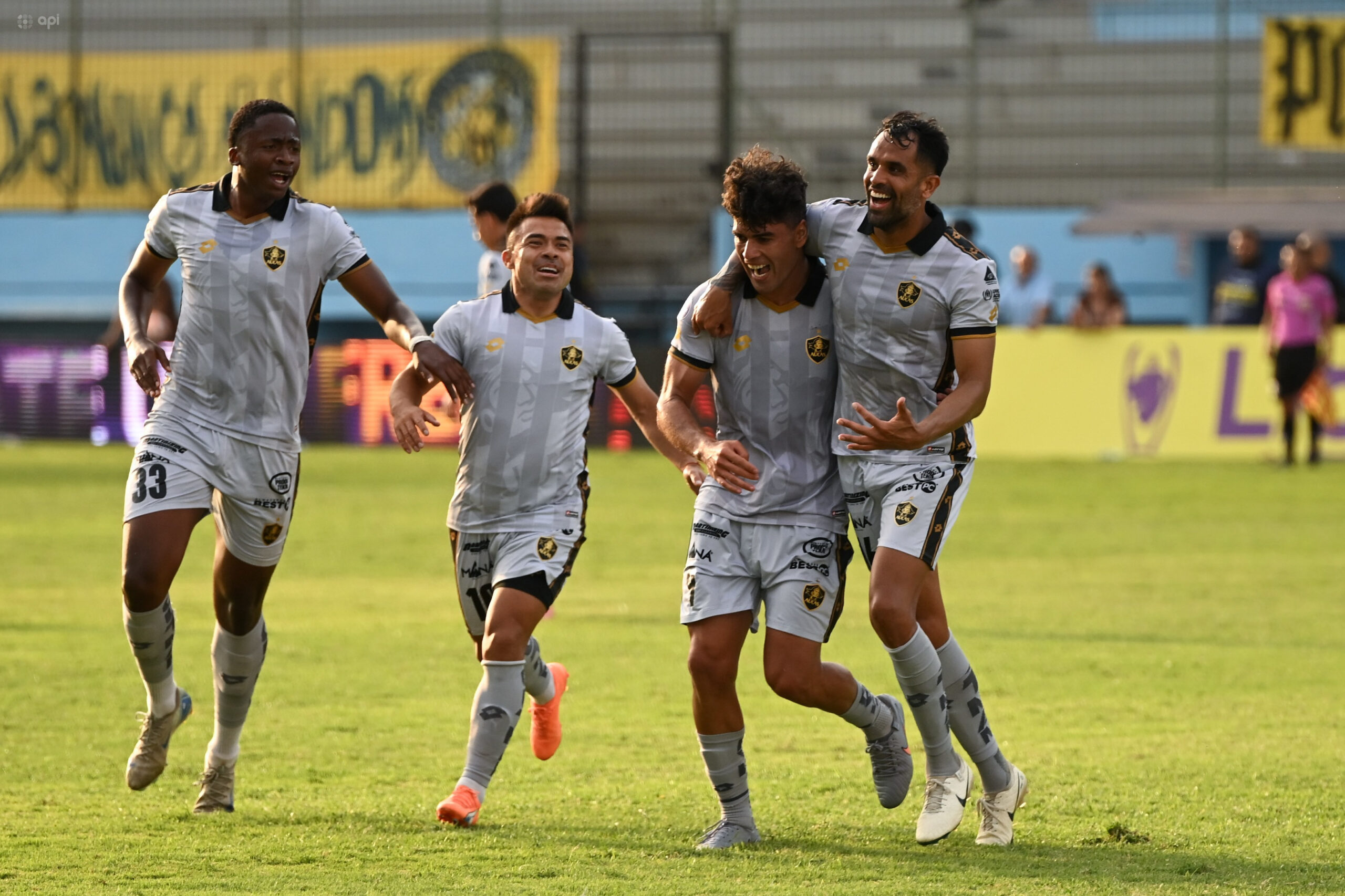 Aucas venció a Delfín con gol agónico de Montenegro y sueña con la Sudamericana