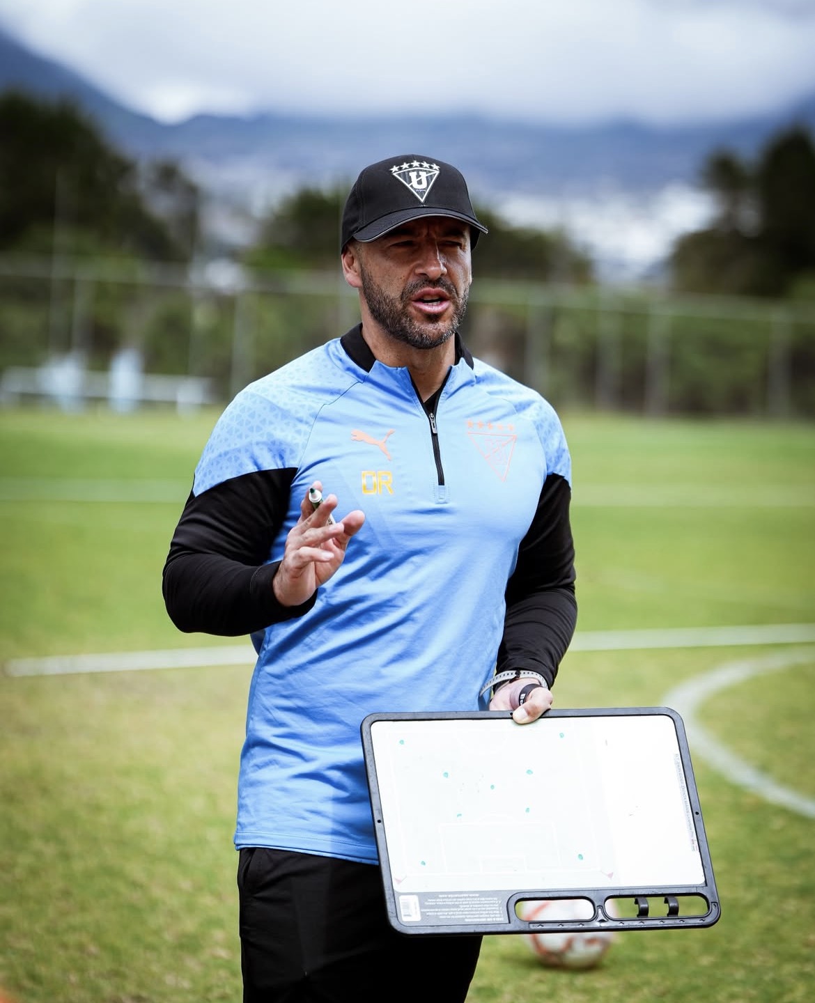 Gerar Londoño entrenador de Guerreras Albas
