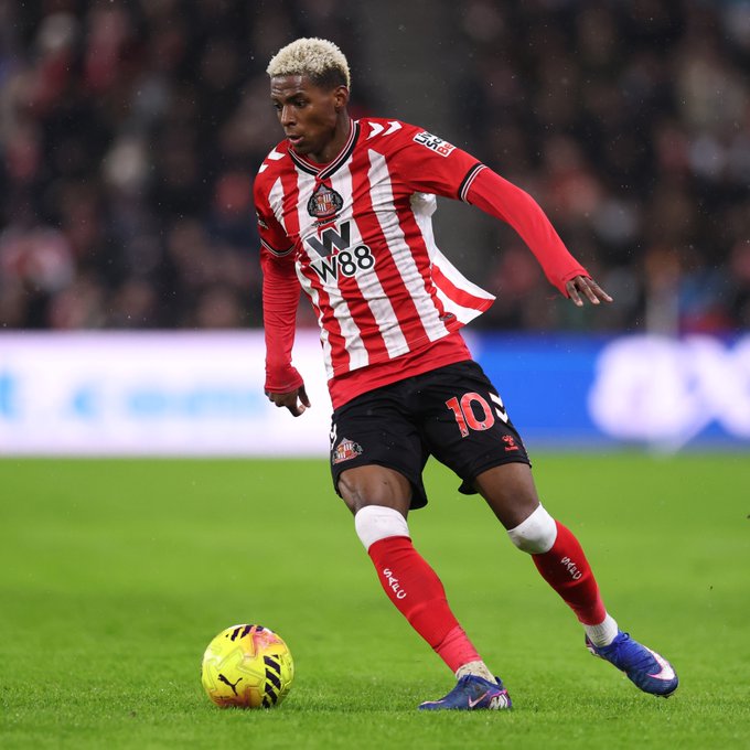 Nilson Angulo salió en el 11 titular frente al Liverpool