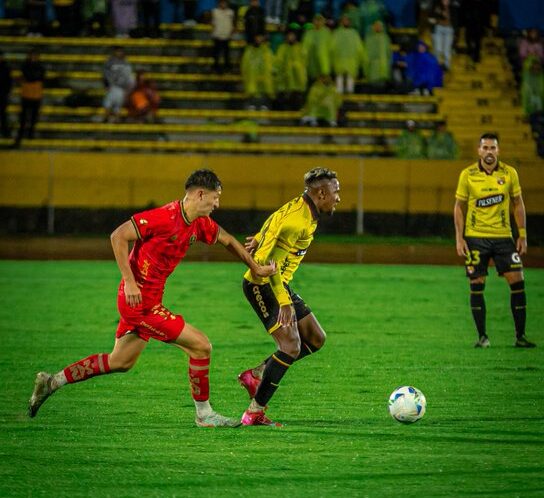 Barcelona SC le ganó a Aucas en la Noche Amarilla en Quito