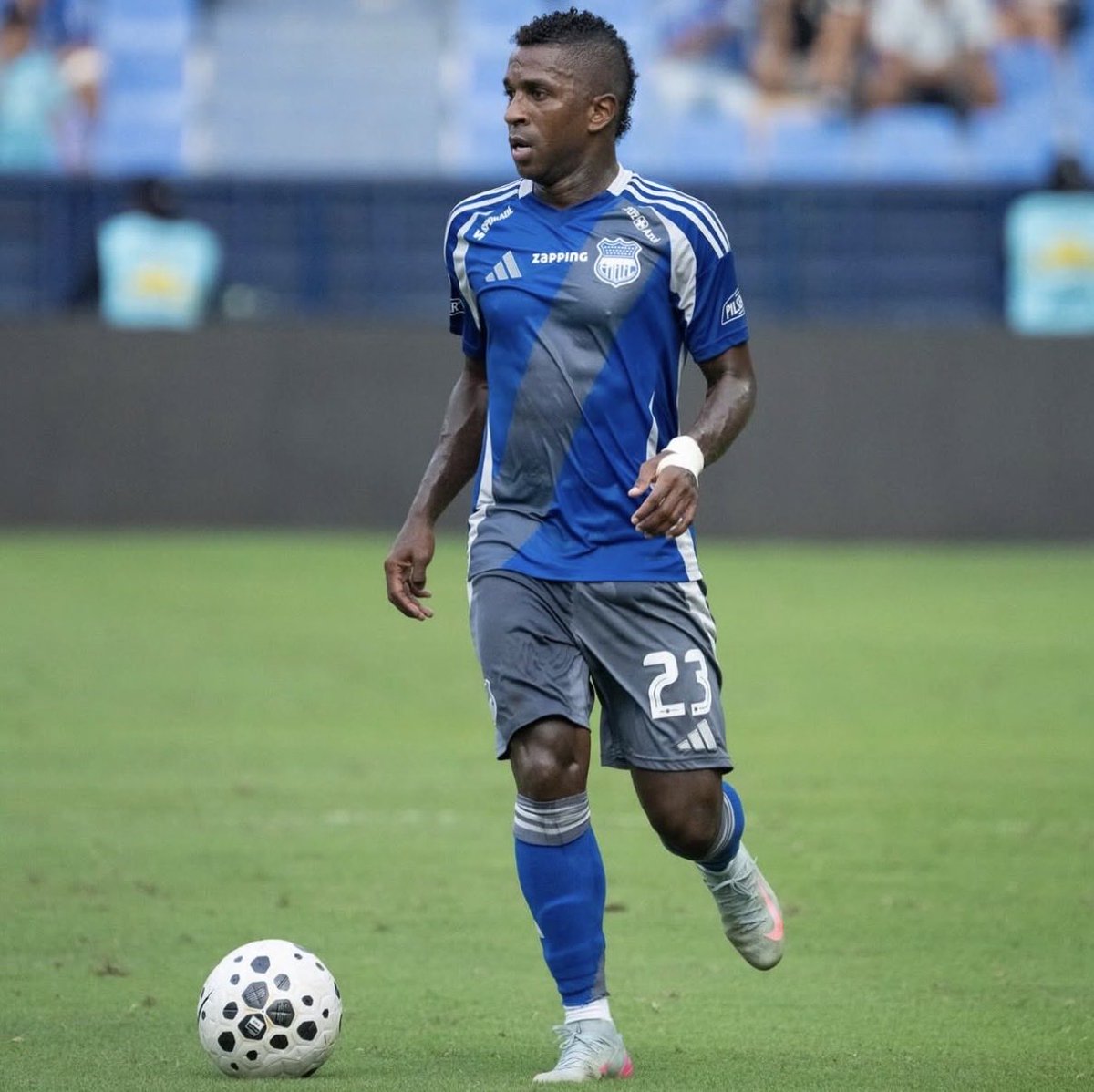 Miller Bolaños se reincorpora a los entrenamientos Emelec tras su situación en toque de queda