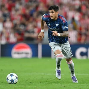 Piero Hincapié baja para el arranque de los cuartos de final de Champions