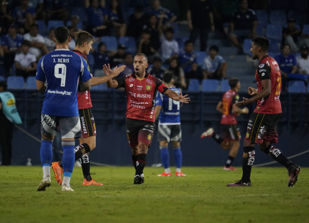 Deportivo Cuenca golpeó en el final y venció a Emelec en el Capwell