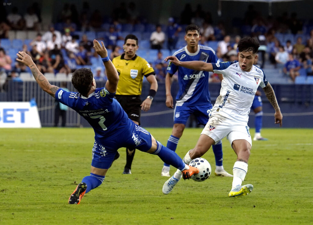 Emelec superó a Liga y sumó tres puntos clave en casa