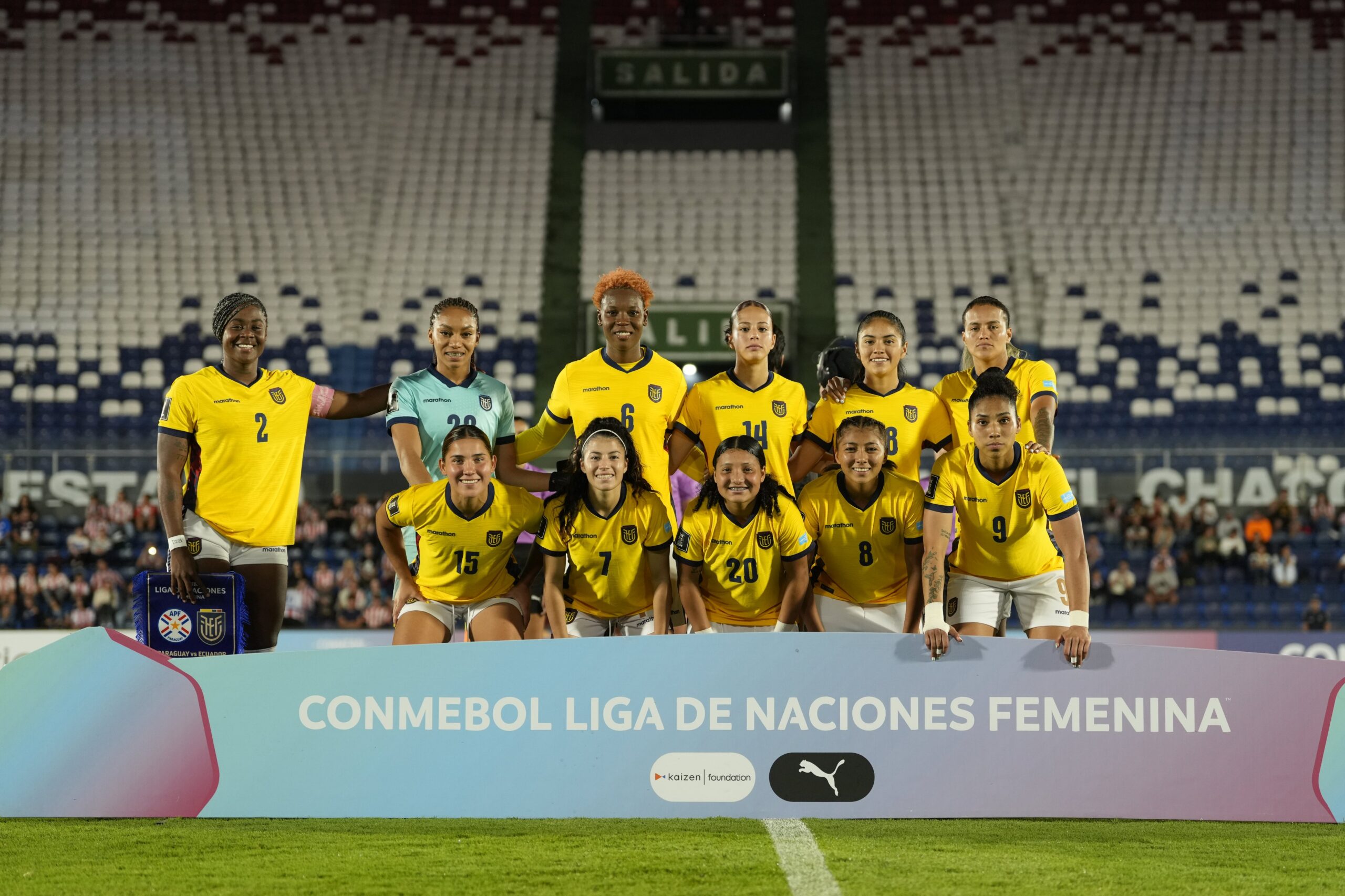 Eduardo Moscoso, director técnico de la Selección Ecuatoriana Femenina, y Analiz Zambrano, jugadora de la Tri, hablaron en zona mixta en la previa de su duelo ante Perú por la Liga de Naciones Femenina.