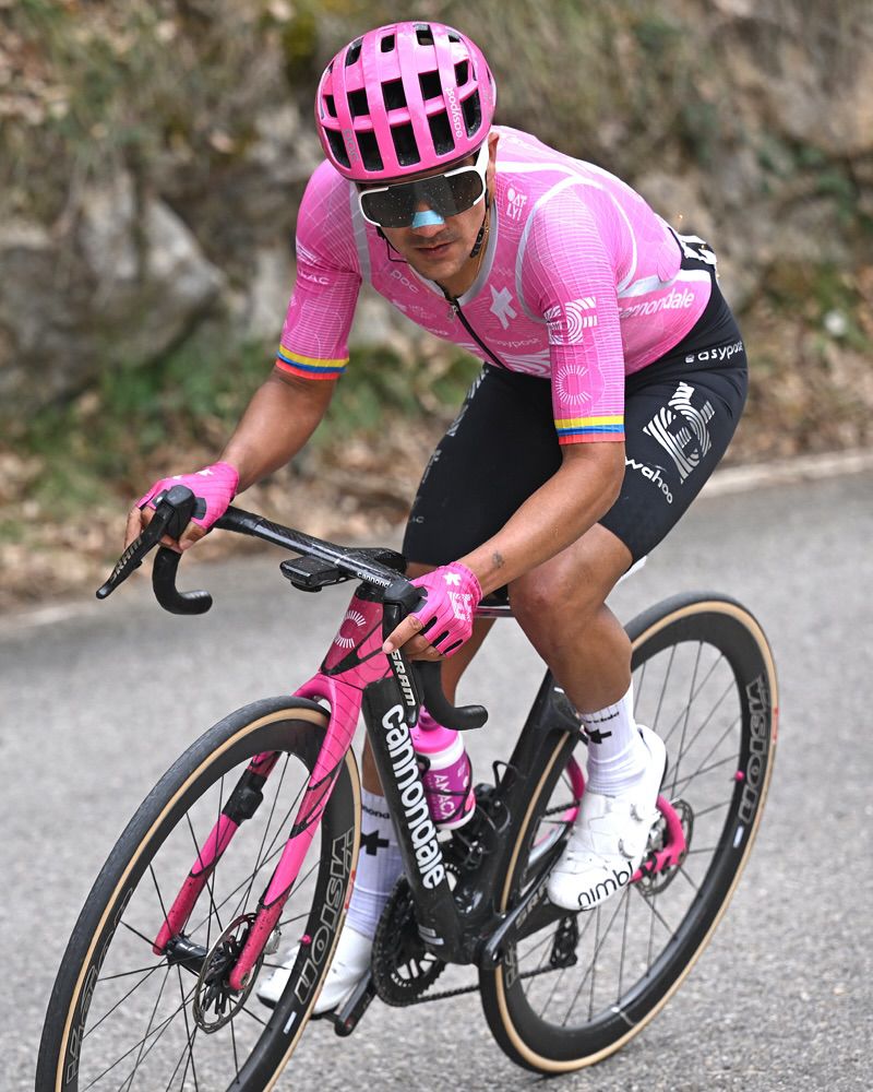 Richard Carapaz fue operado y apunta a su regreso para el Giro de Italia 2026
