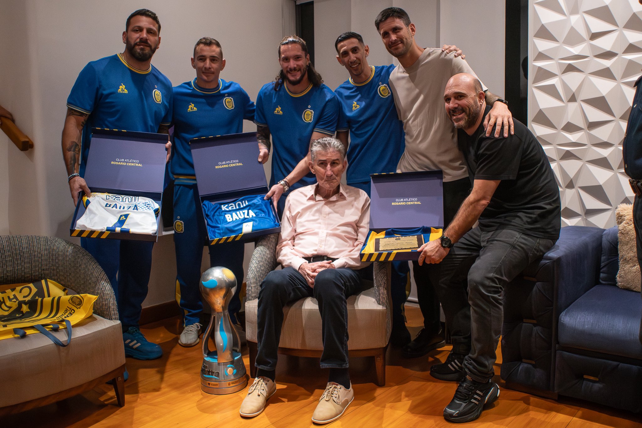 Rosario Central visitó a Edgardo Bauza previo a su duelo frente a Independiente del Valle.