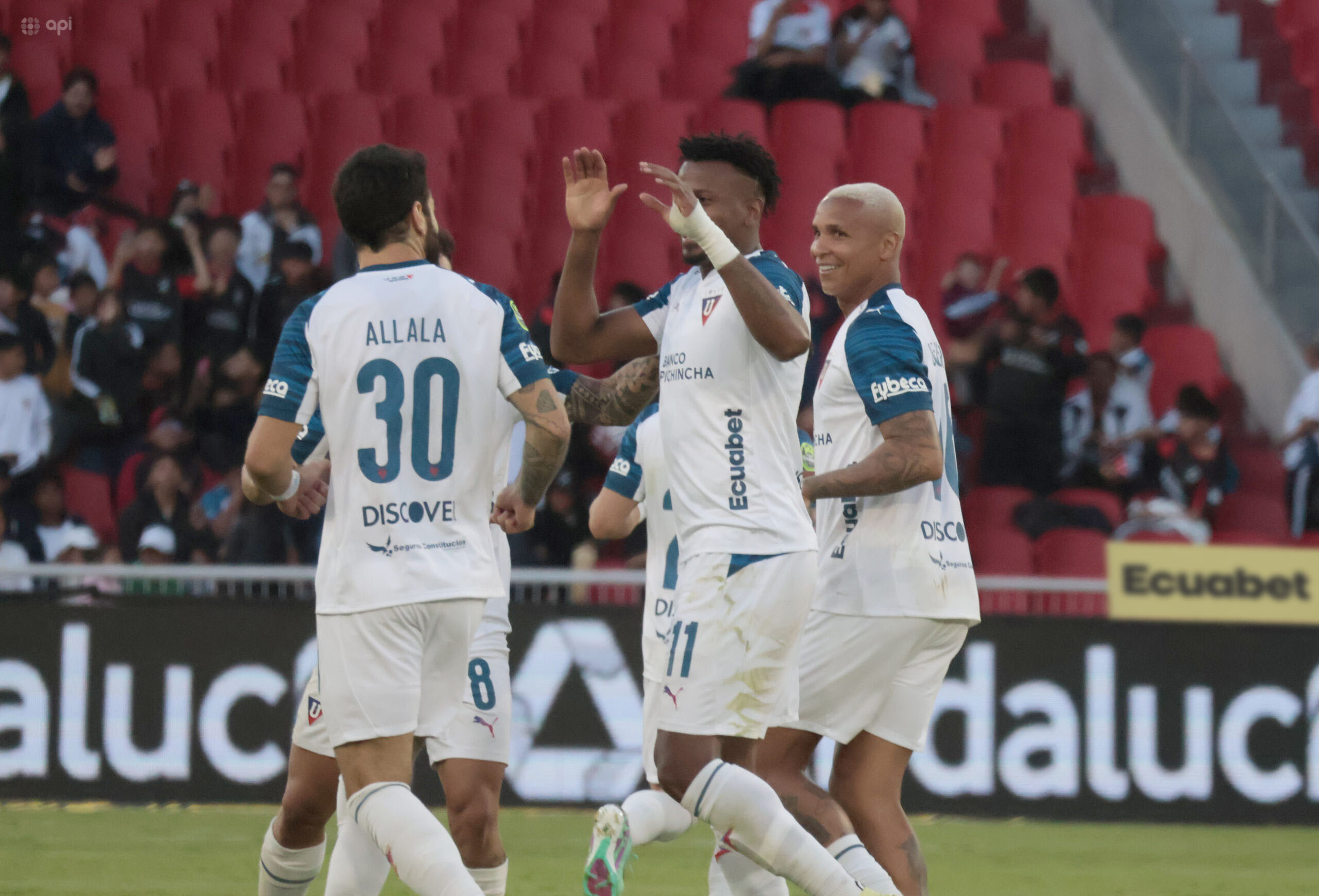 Liga le ganó a Técnico Universitario en el arranque de la fecha 14