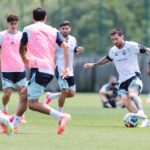 Argentina inicia la defensa del título ante Argelia con Messi como líder