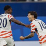 Estados Unidos recibe a Australia en un duelo que puede definir el rumbo del Grupo D