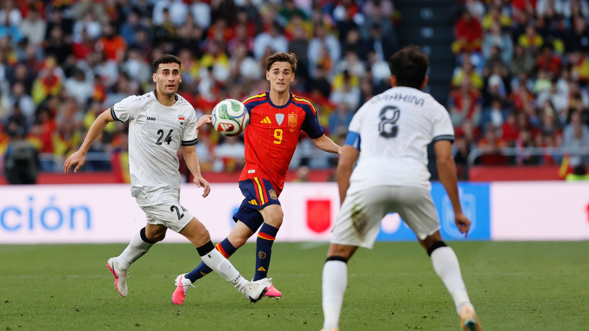 España se despide de su hinchada en casa con un empate ante Irak