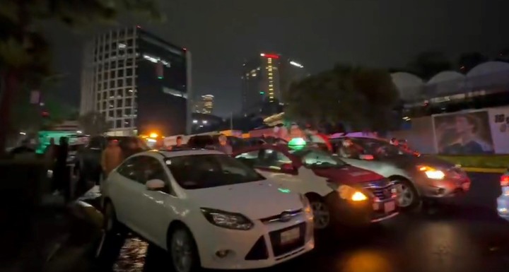 Hinchas de México protagonizaron disturbios frente al hotel de Ecuador