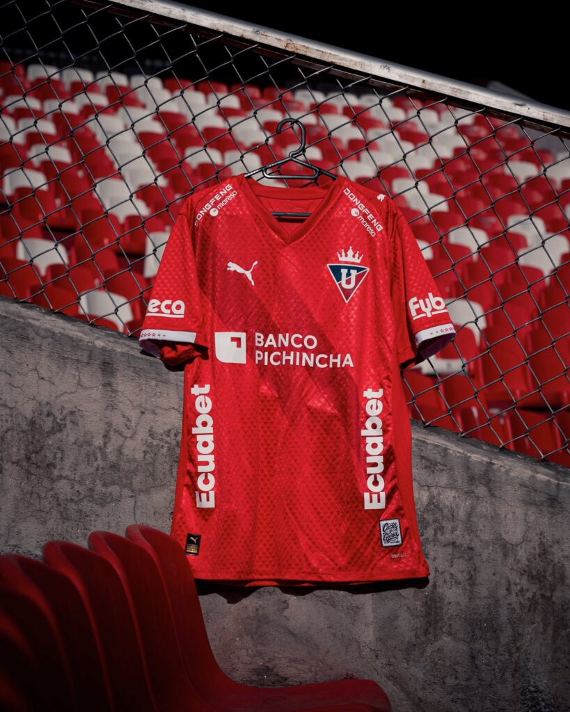 Liga reveló su nueva camiseta para conmemorar los 18 años de la Libertadores