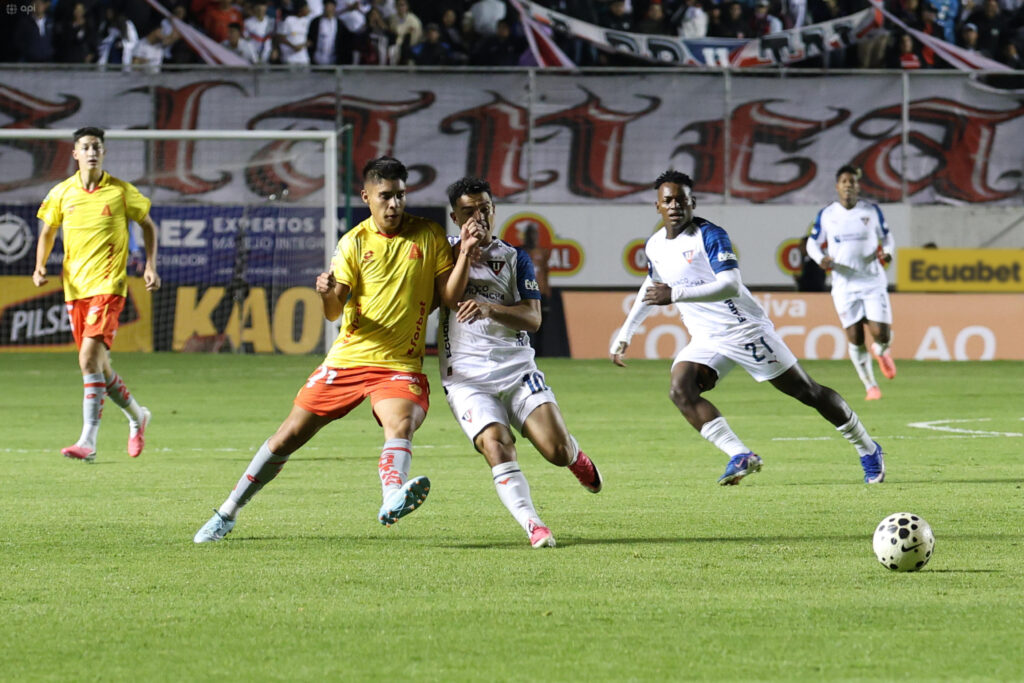 Liga y Aucas se enfrentan por un boleto a las semifinales de la Copa Ecuador