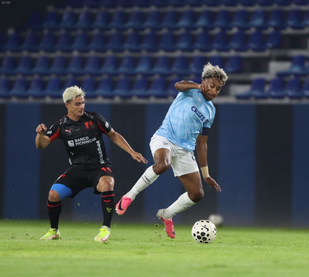 El clásico universitario terminó empatado en la semifinal de ida
